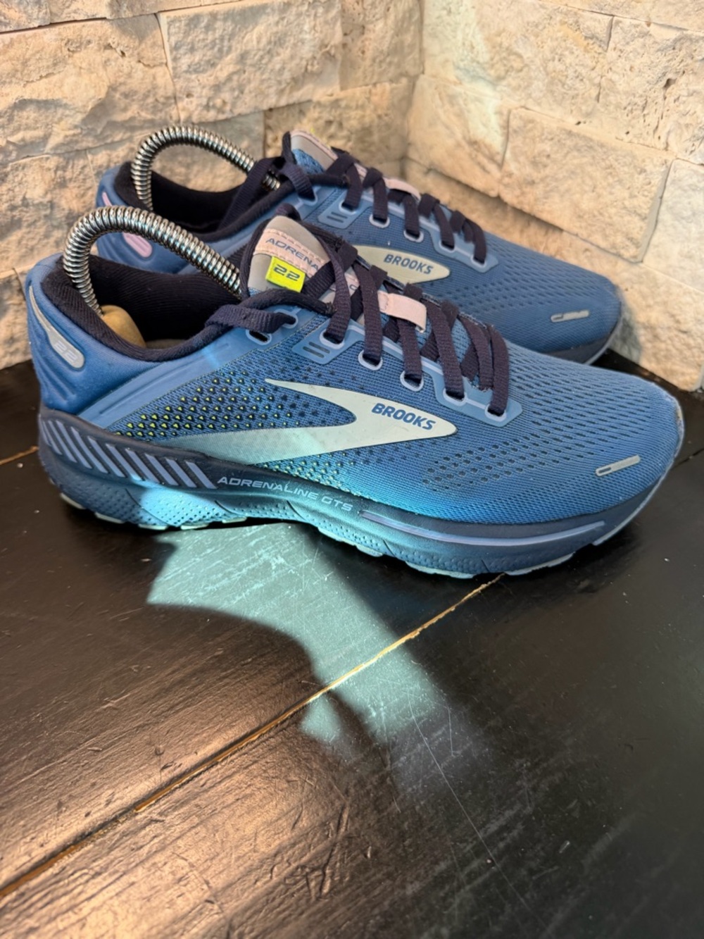 Brooks Adrenaline GTS 22 Women’s Size 7.5 Running Sneakers Gym Shoes 1203531B467